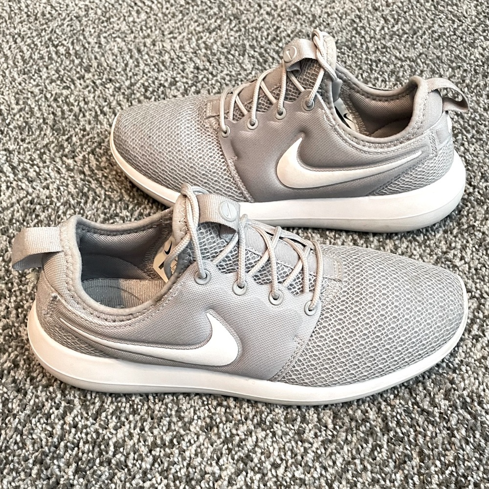 Nike Women’s Roshe Two (Grey)